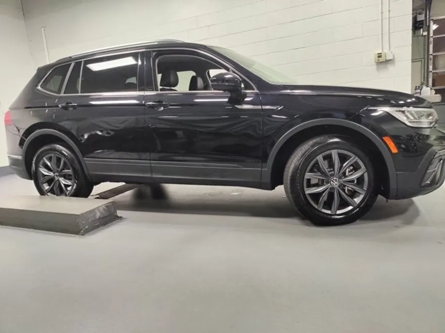2022 Volkswagen Tiguan SE photo 1