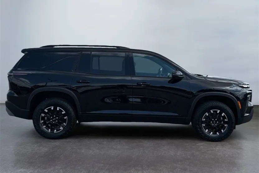 2026 Chevrolet Traverse Z71 photo 1