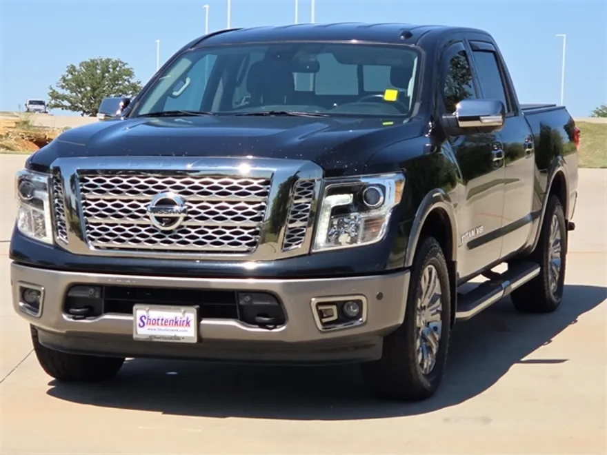 2018 Nissan Titan Platinum Reserve Crew Cab photo 1