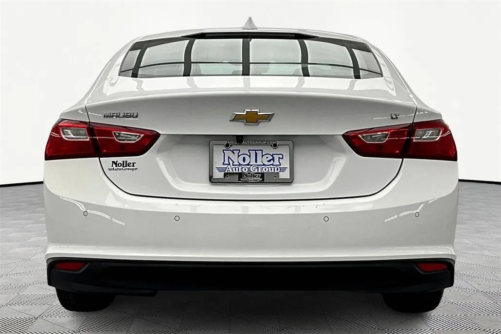 2024 Chevrolet Malibu 1LT photo 1