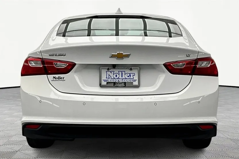 2024 Chevrolet Malibu 1LT photo 1