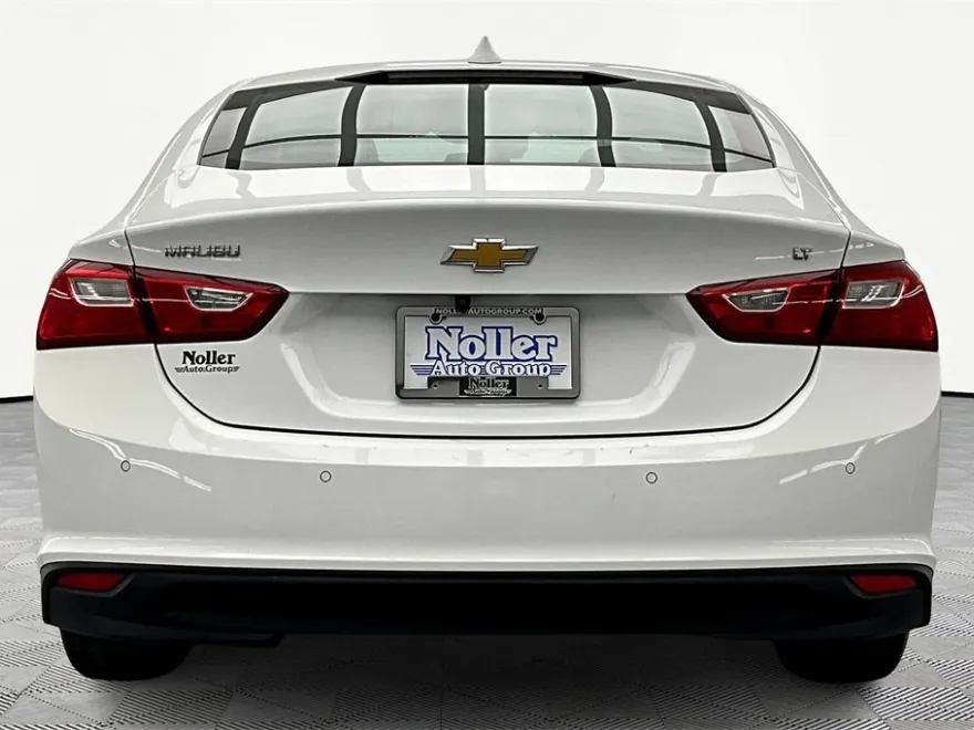 2024 Chevrolet Malibu 1LT photo 1