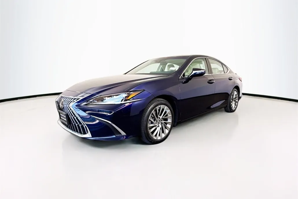 2023 Lexus ES 300h Luxury photo 1