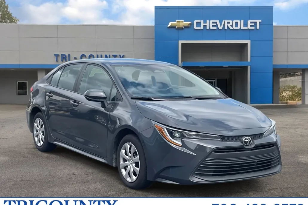 2024 Toyota Corolla LE photo 1