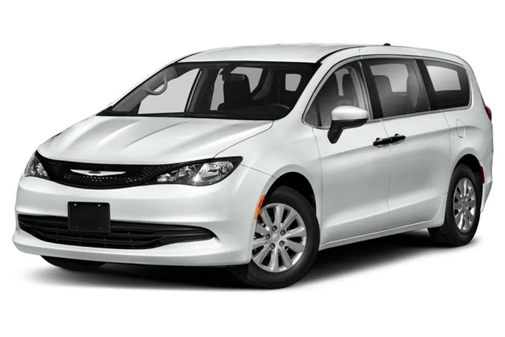 2020 Chrysler Voyager LXi photo 1
