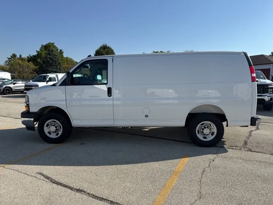 2025 Chevrolet Express Cargo 3500 photo 1