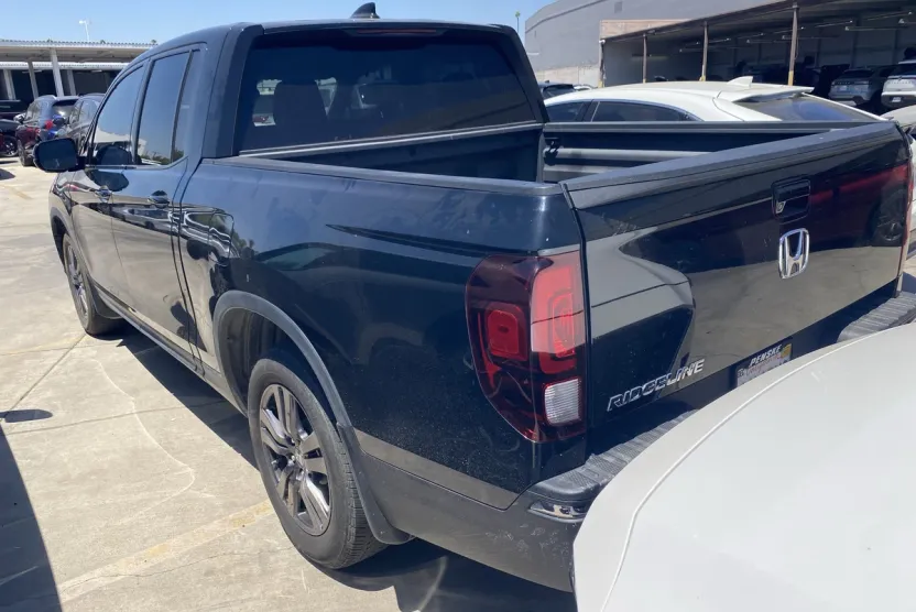 2019 Honda Ridgeline Sport photo 1
