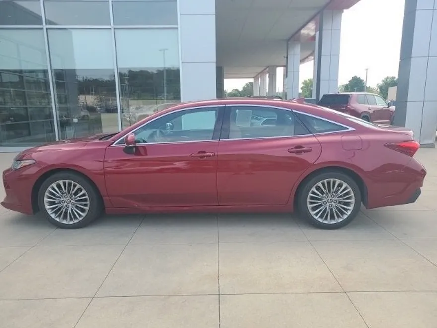 2022 Toyota Avalon Limited photo 3
