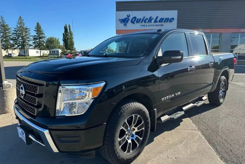 2020 Nissan Titan SV photo 1