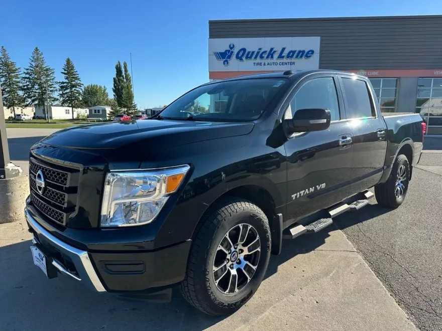 2020 Nissan Titan SV photo 1