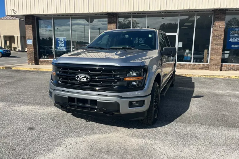 2025 Ford F-150 XLT photo 1