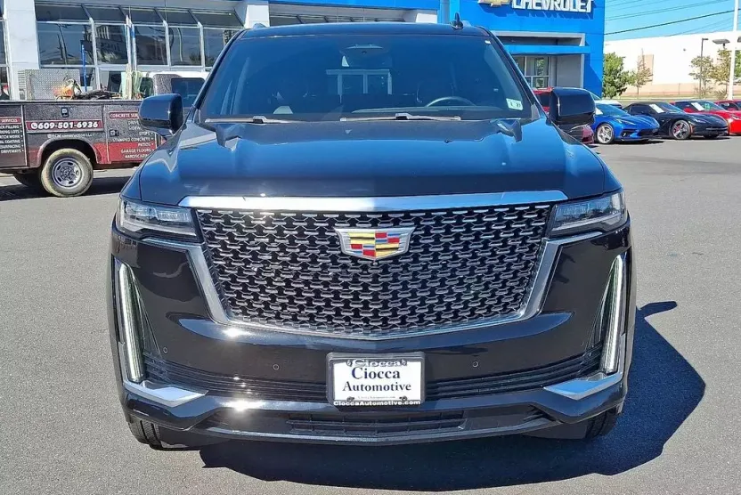 2022 Cadillac Escalade Luxury photo 1