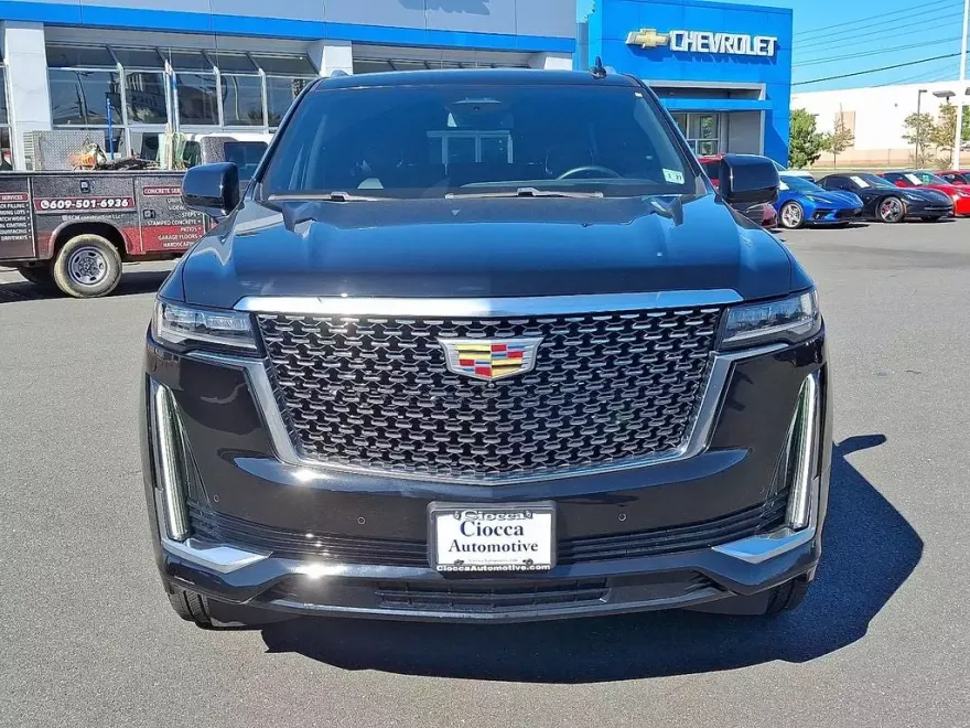 2022 Cadillac Escalade Luxury photo 1