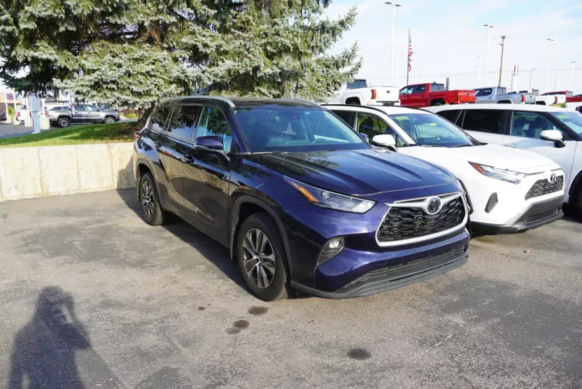 2022 Toyota Highlander XLE photo 1
