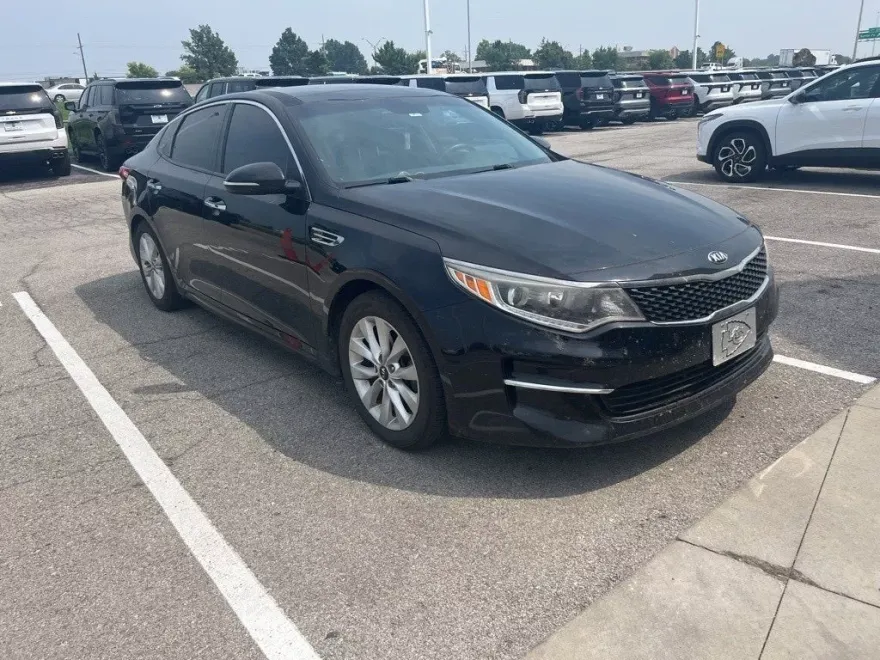 2018 Kia Optima EX photo 1