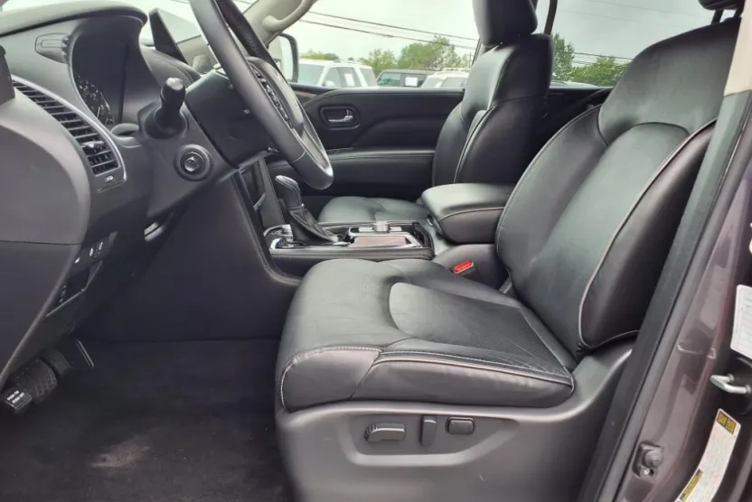 2024 Infiniti QX80 Luxe photo 1