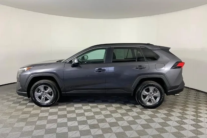 2024 Toyota RAV4 XLE photo 1