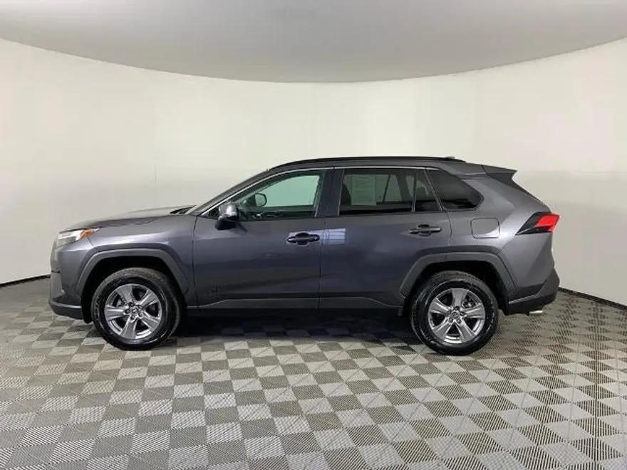 2024 Toyota RAV4 XLE photo 1