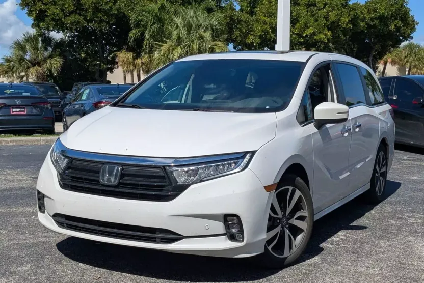 2024 Honda Odyssey Touring photo 1