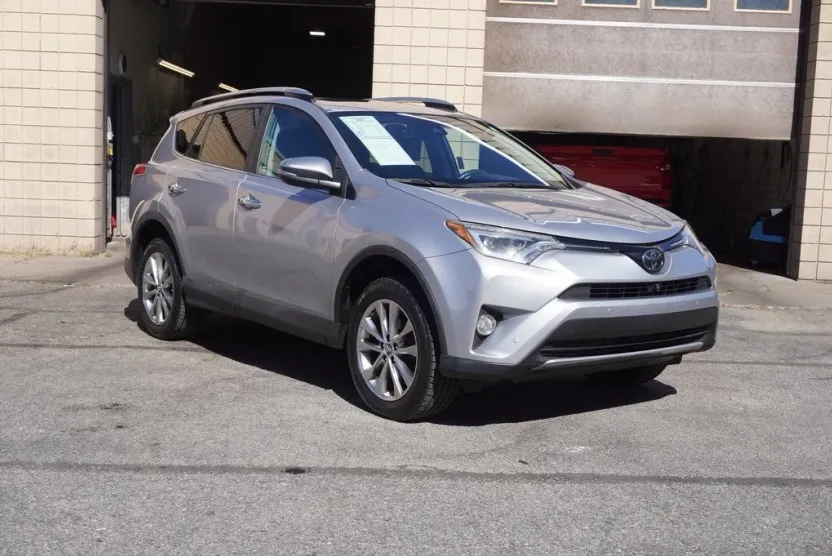 2017 Toyota RAV4 Limited photo 1