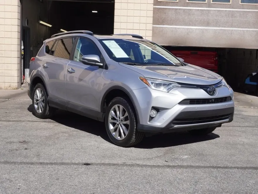 2017 Toyota RAV4 Limited photo 1