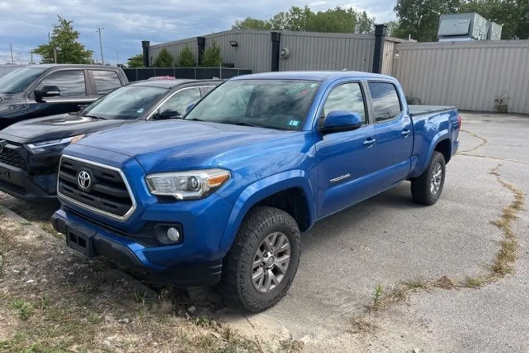 2017 Toyota Tacoma TRD Sport photo 1