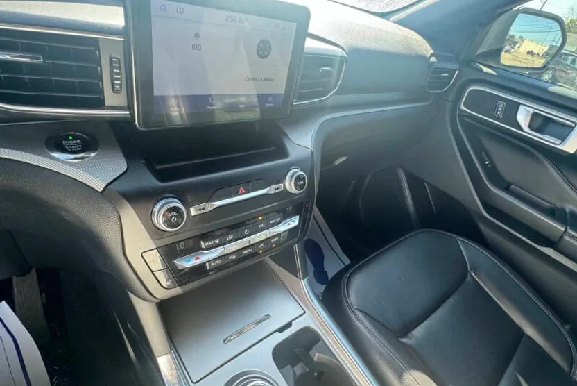 2020 Ford Explorer XLT photo 1