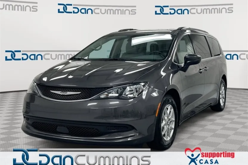 2021 Chrysler Voyager LXi photo 1