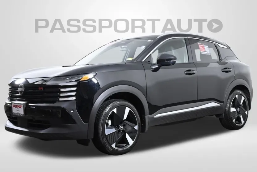 2025 Nissan Kicks SR photo 1