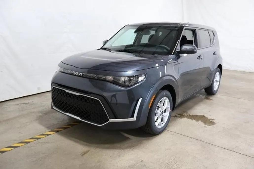 2025 Kia Soul LX photo 1