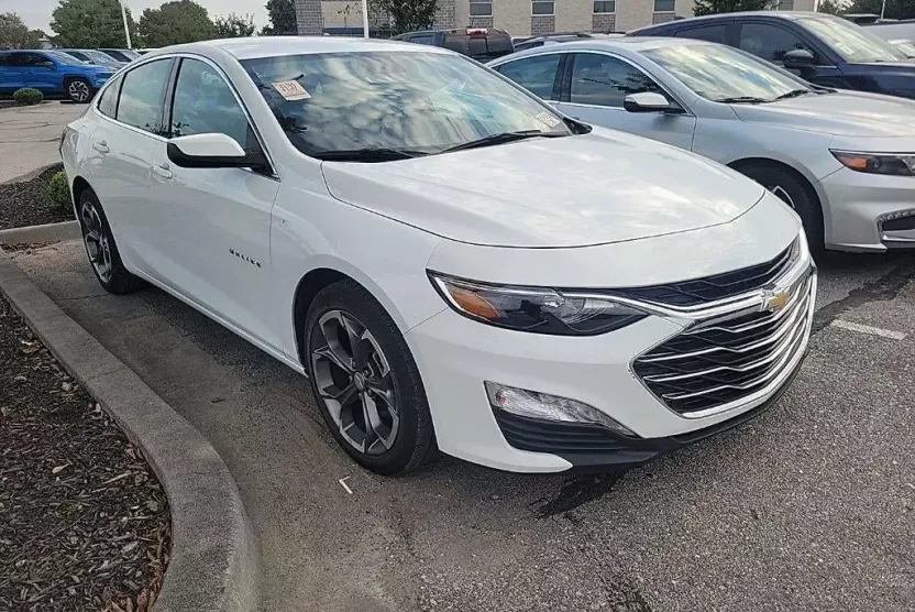 2024 Chevrolet Malibu 1LT photo 1