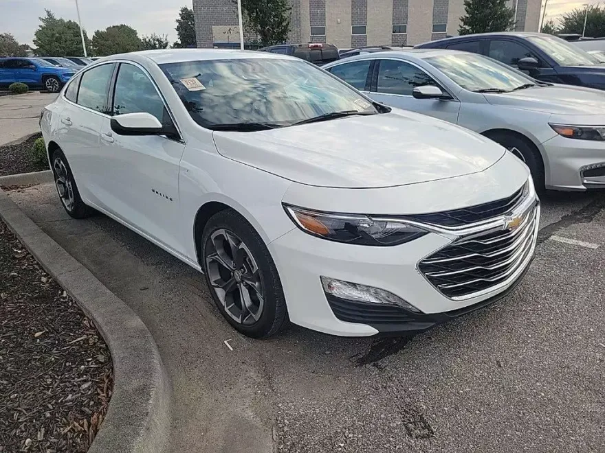 2024 Chevrolet Malibu 1LT photo 1