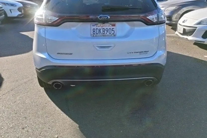 2018 Ford Edge Titanium photo 1