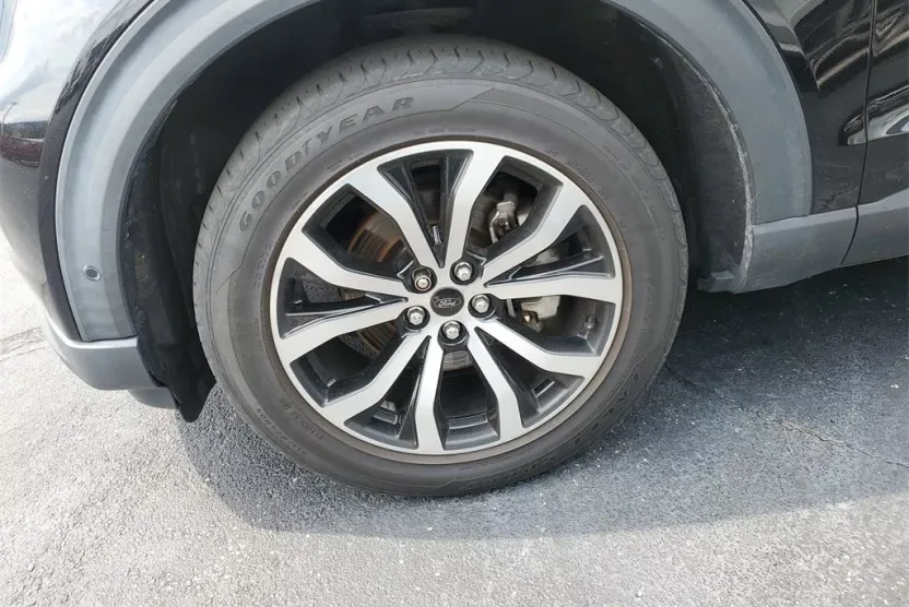 2020 Ford Explorer ST photo 1