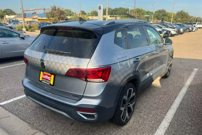 2023 Volkswagen Taos SEL photo 1