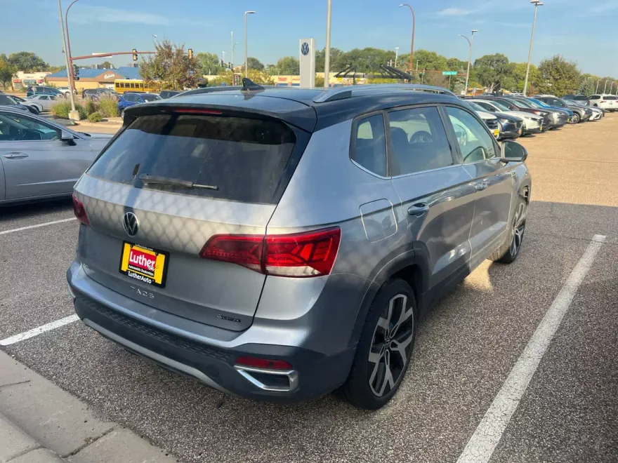 2023 Volkswagen Taos SEL photo 1