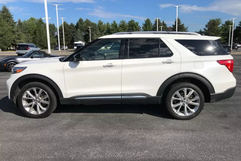 2022 Ford Explorer Platinum photo 1