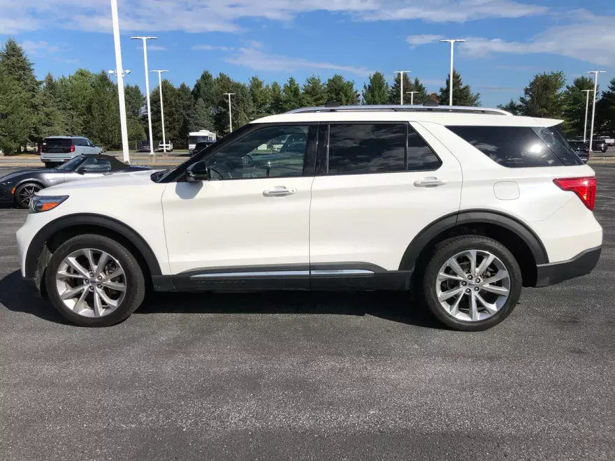 2022 Ford Explorer Platinum photo 1