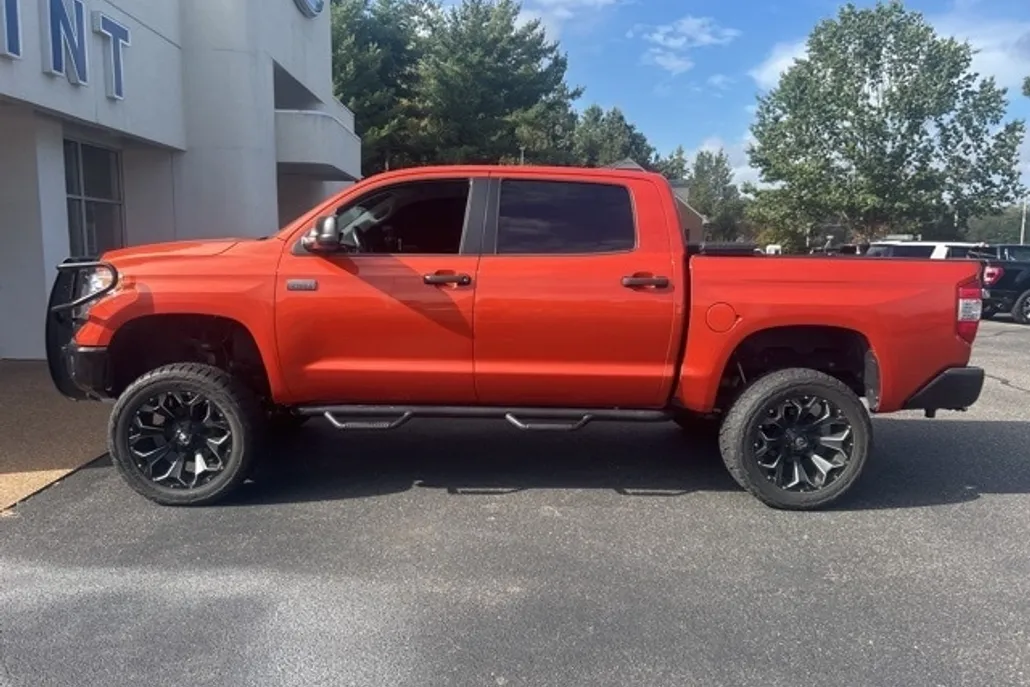 2017 Toyota Tundra SR5 photo 1