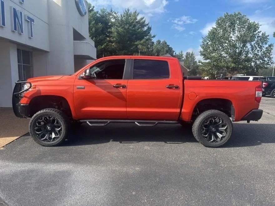 2017 Toyota Tundra SR5 photo 1