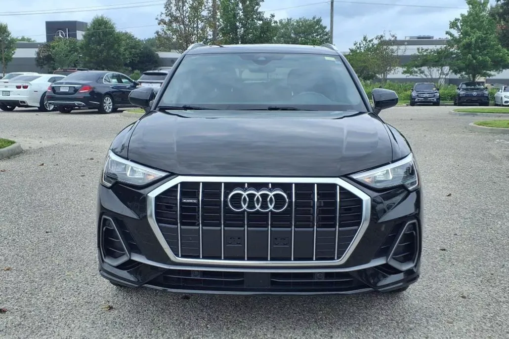 2022 Audi Q3 45 TFSI S line Premium photo 1