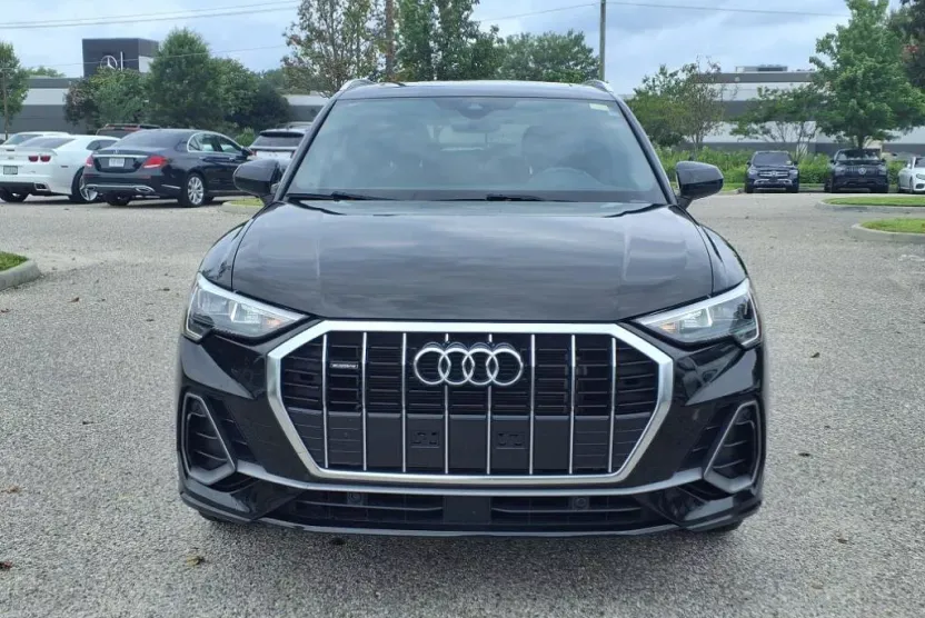 2022 Audi Q3 45 TFSI S line Premium photo 1
