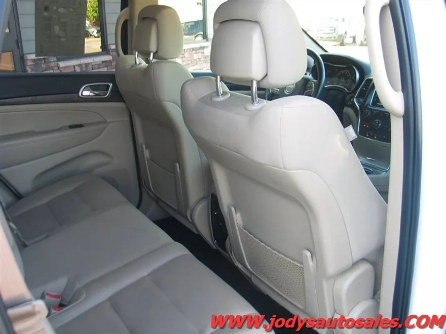 2017 Jeep Grand Cherokee Laredo photo 1