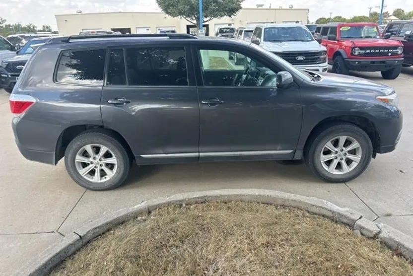 2013 Toyota Highlander Base Plus photo 1
