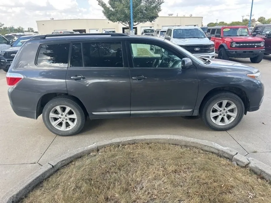 2013 Toyota Highlander Base Plus photo 1