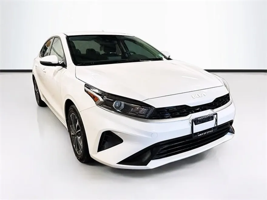 2024 Kia Forte LXS photo 1
