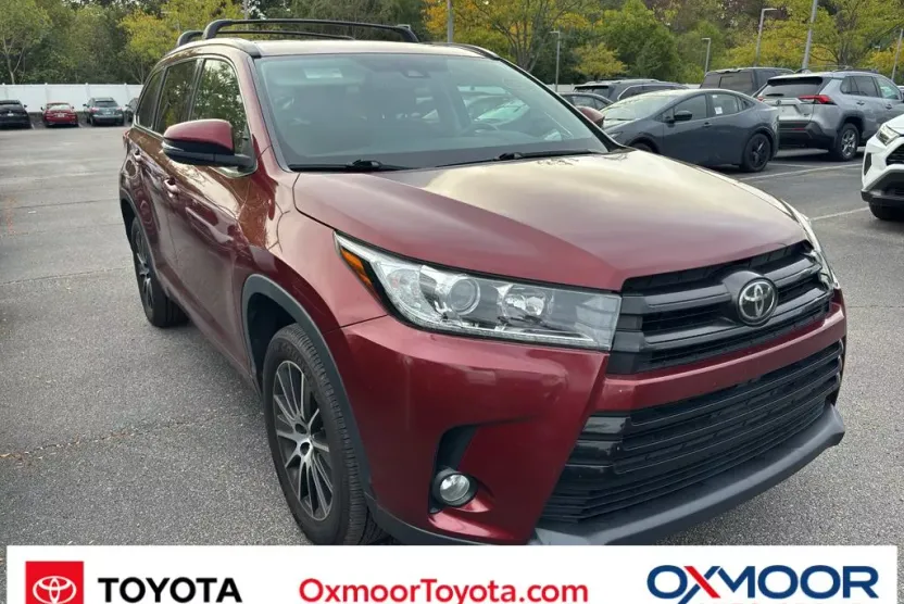 2017 Toyota Highlander SE photo 1
