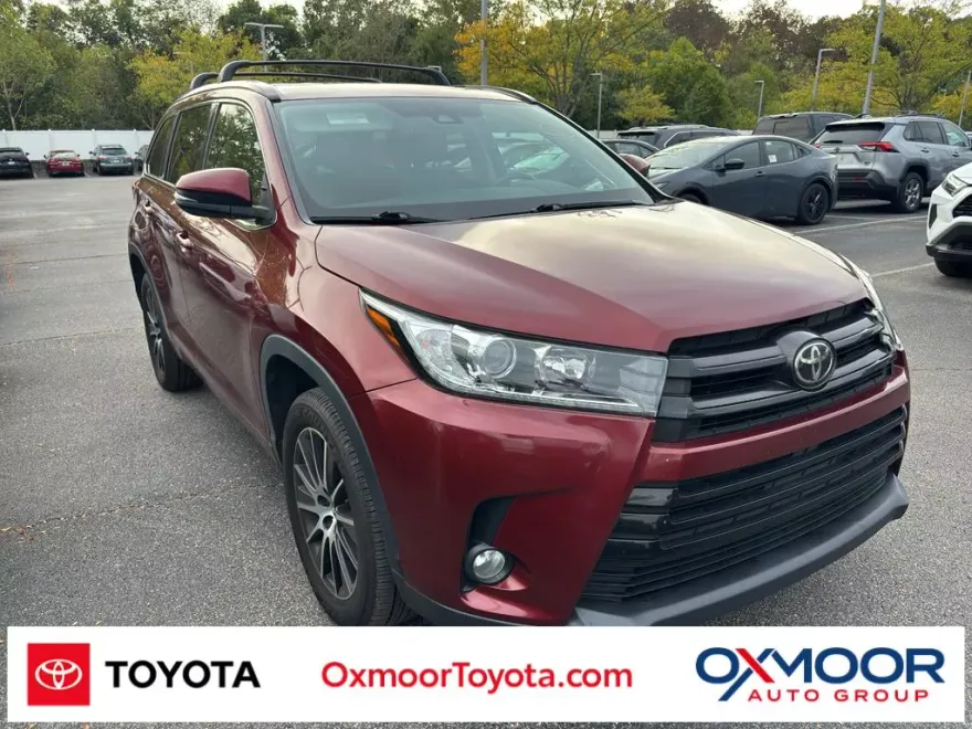 2017 Toyota Highlander SE photo 1
