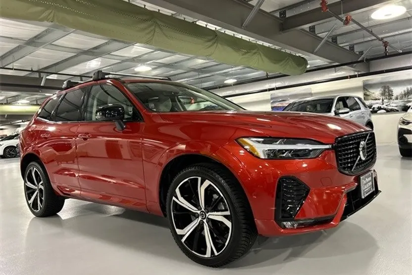 2023 Volvo XC60 Ultimate photo 1