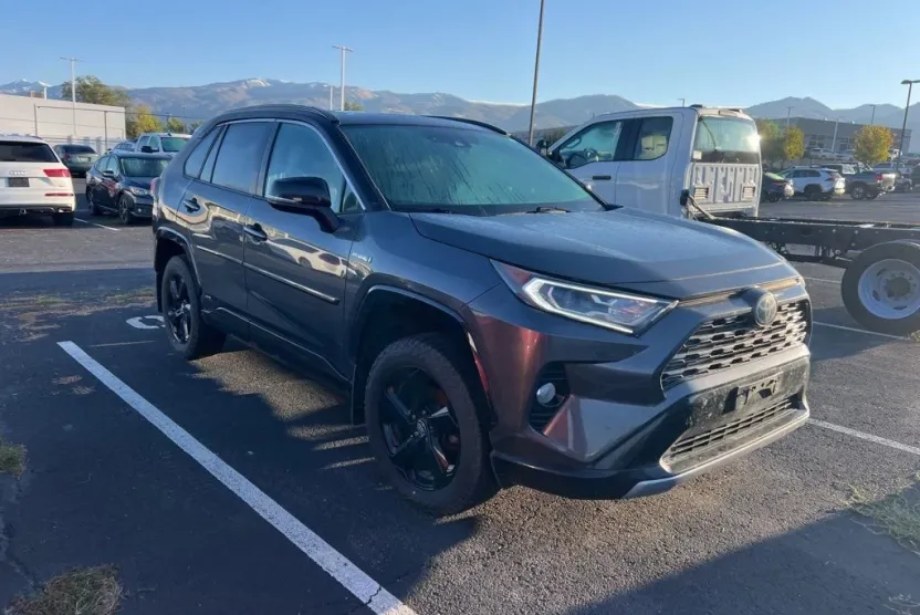 2020 Toyota RAV4 Hybrid XSE photo 1